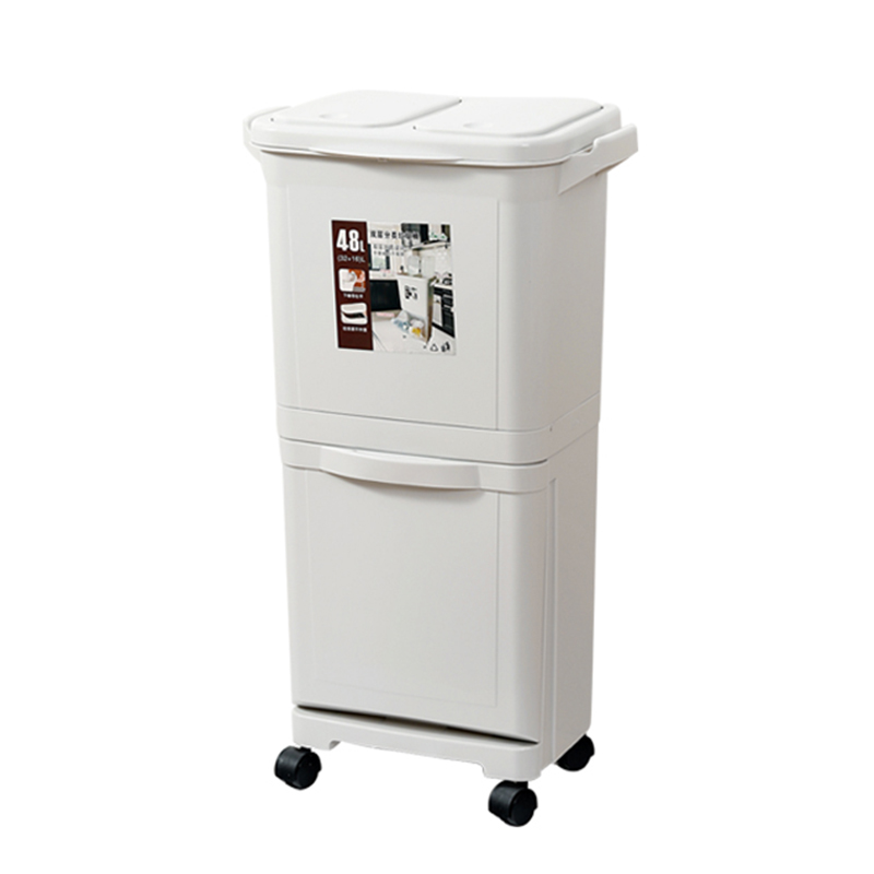 Heightening the Japanese garbage bin with cover and pulley